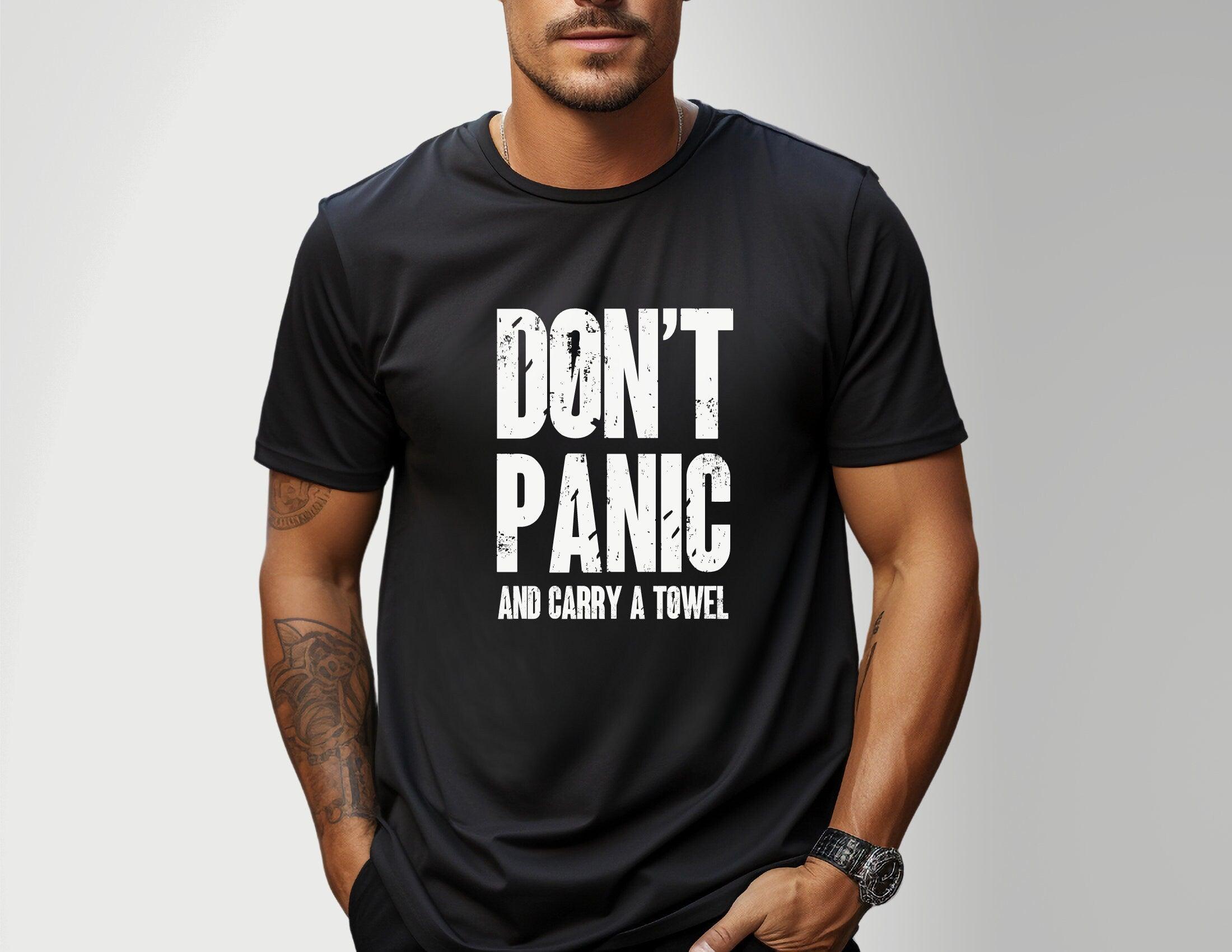 T-Shirt Herren | Don't panic and carry a towel | in schwarz oder weiß - Roo's Gift Shop