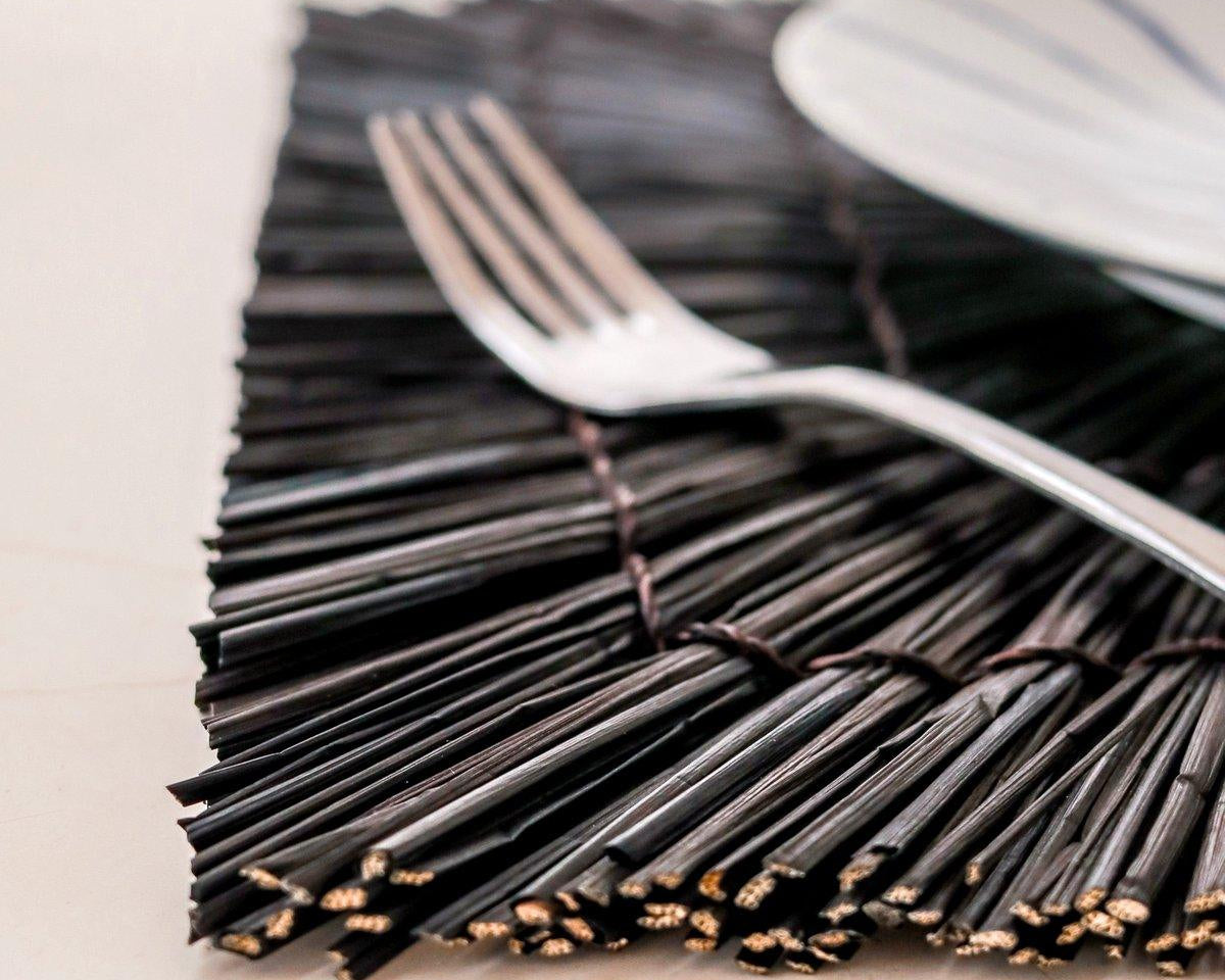 Tischsets aus Seegras VARNA | schwarzes rechteckiges Set (2, 4 oder 6 St.) - Roo's Gift Shop