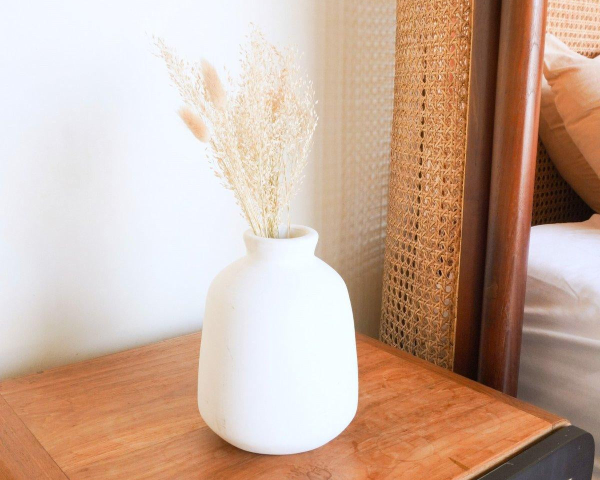 Vase weiß, kleine runde Dekovase BAWA | Trocken- oder Frischblumen - Roo's Gift Shop