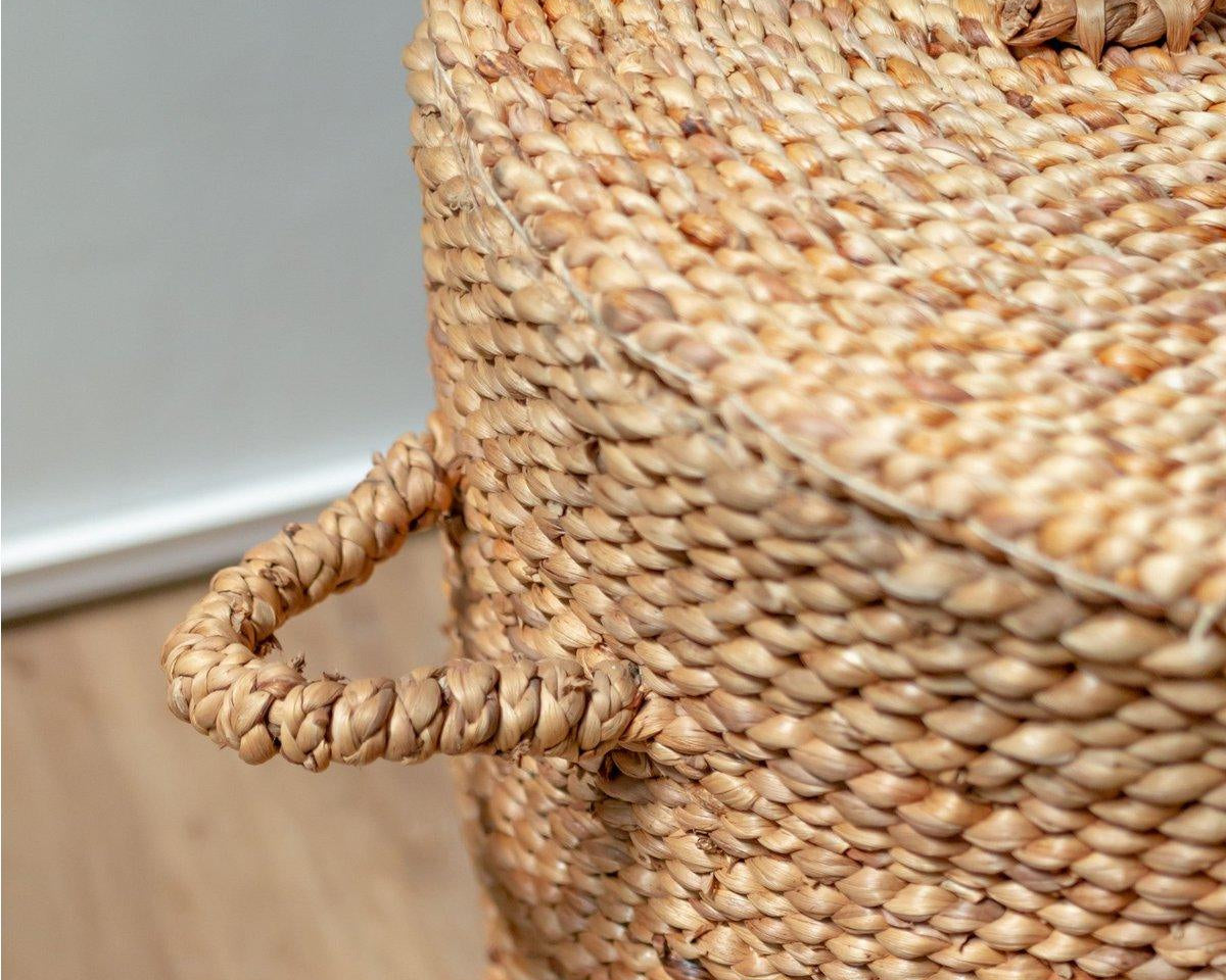 Wäschekorb AMAN | Großer Deckelkorb Ø54 cm aus Wasserhyazinthe | Boho - Roo's Gift Shop