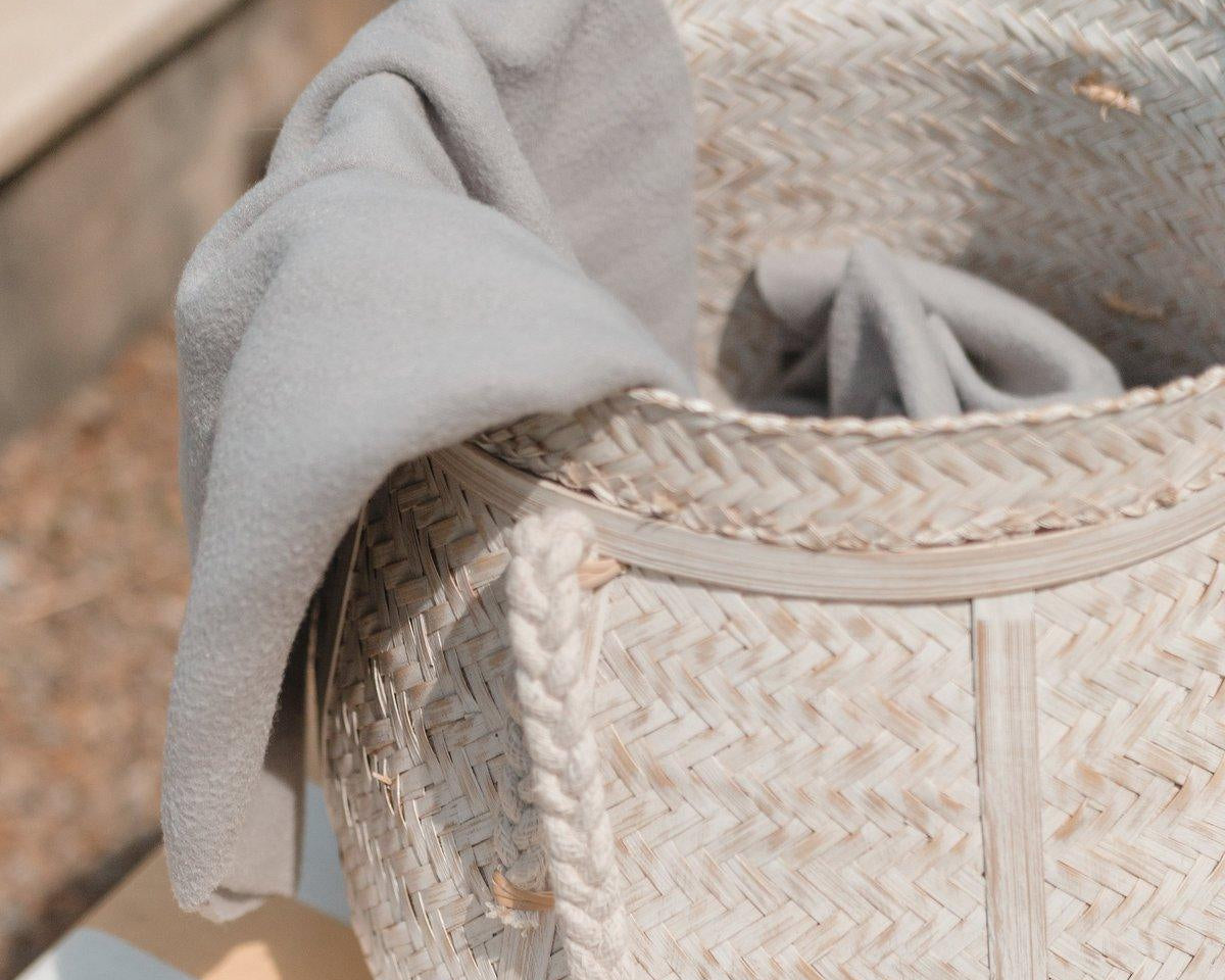 Weißer Korb BIKU | Pflanzenkorb | Wäschekorb | Großer Boho-Aufbewahrungskorb rund aus Bambus - Roo's Gift Shop