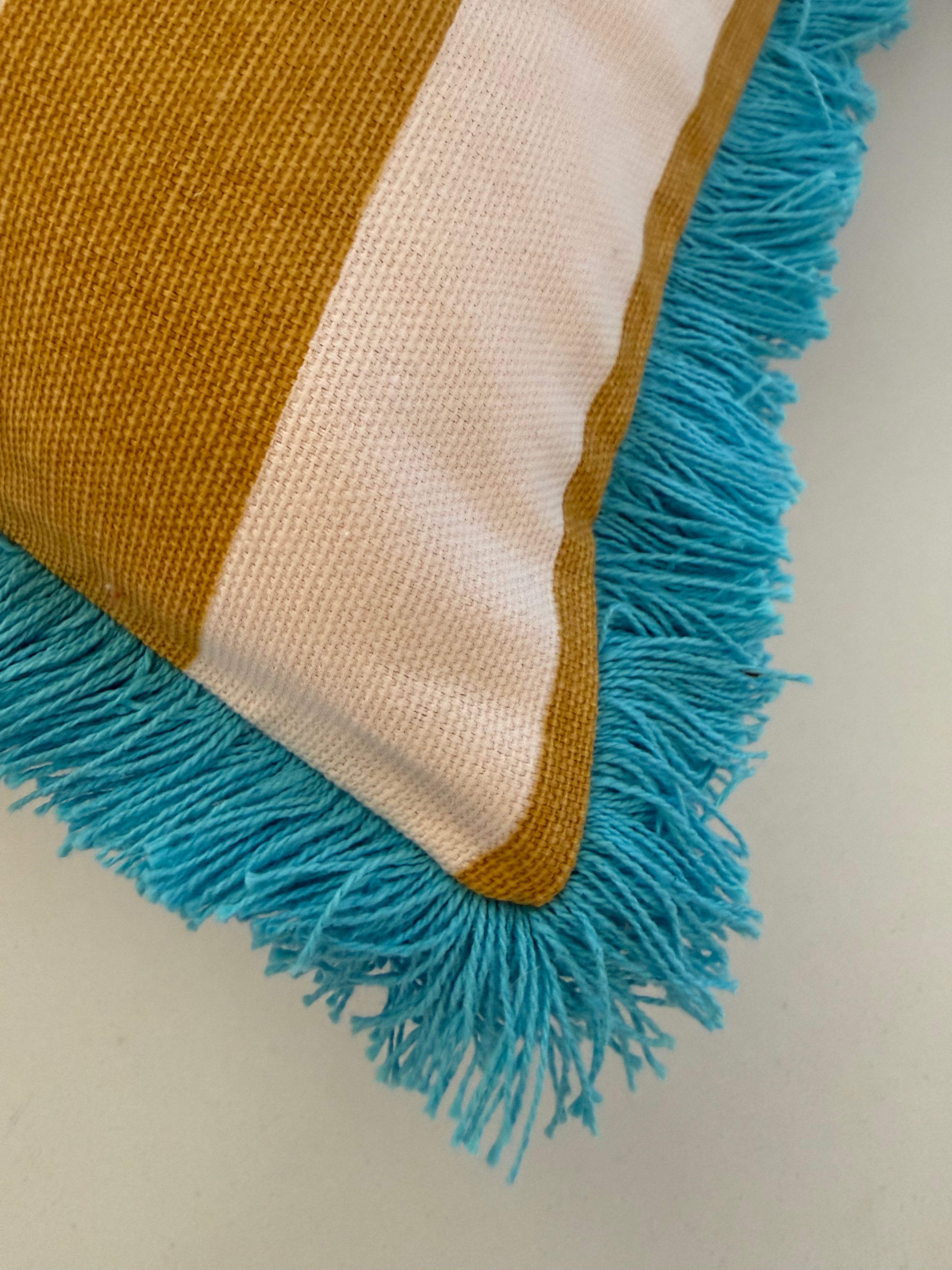 Kissen Salut 50x30 cm | gestreiftes Dekokissen mit Frottier Buchstaben | Boho Kissen | Zierkissen Coastal Chic inkl. Füllung Roo's Gift Shop