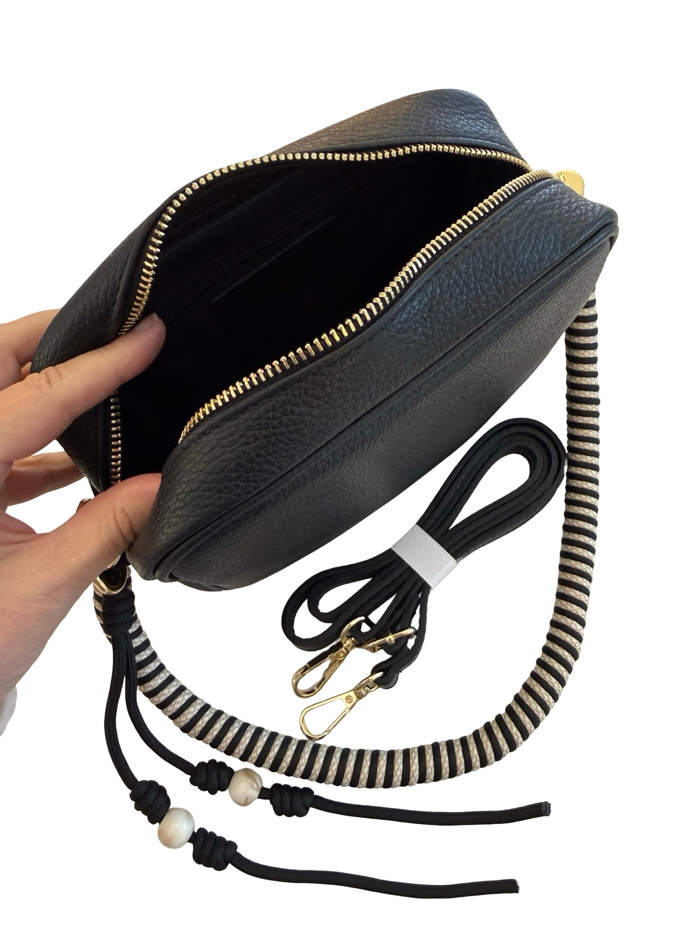Schwarze Crossbody Tasche mit gestreiftem Schulterriemen – Stylische Boho Umhängetasche mit Quaste & Gold Details | Saint Tropez Chic Bag Roo's Gift Shop