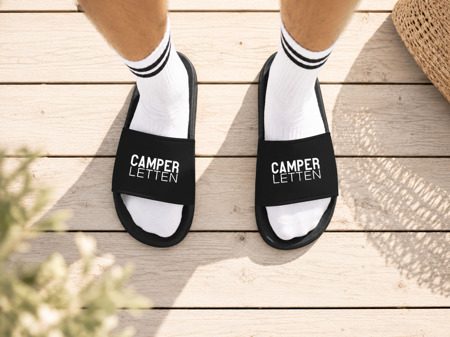 Camper Letten | Badelatschen für Campingplatz und Urlaub | schwarze Schlappen für Camper, Badeschuhe für Dusche, Strand, Schwimmbad | unisex Printegy