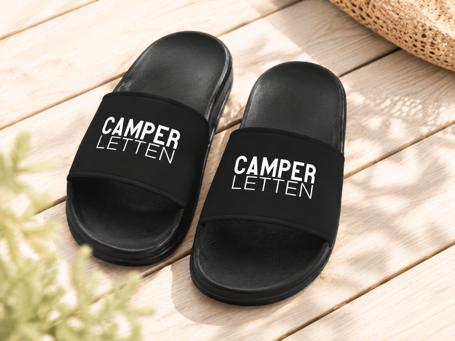 Camper Letten | Badelatschen für Campingplatz und Urlaub | schwarze Schlappen für Camper, Badeschuhe für Dusche, Strand, Schwimmbad | unisex Printegy