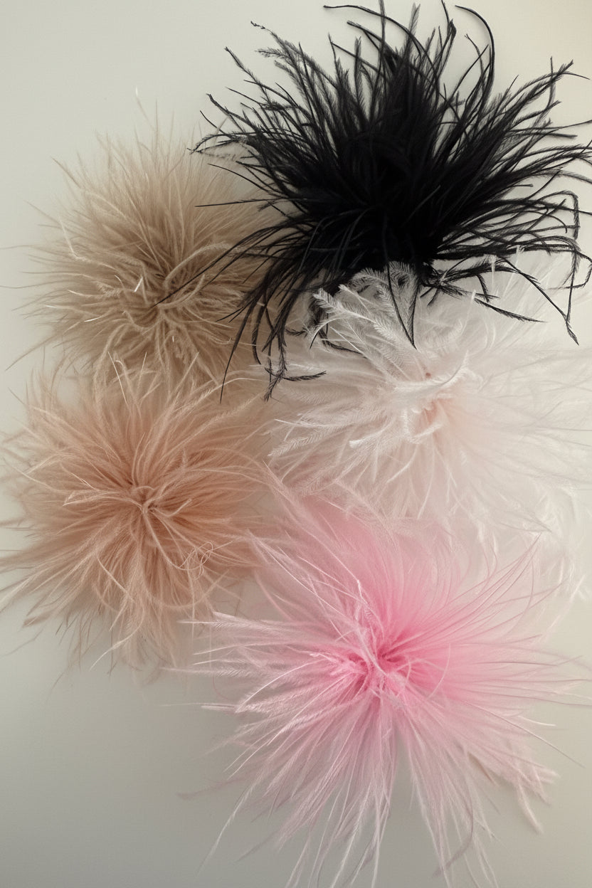 Federbrosche | Brosche Federn | Anstecknadel und Clip | Federball zum Anstecken | viele Farben Roo's Gift Shop