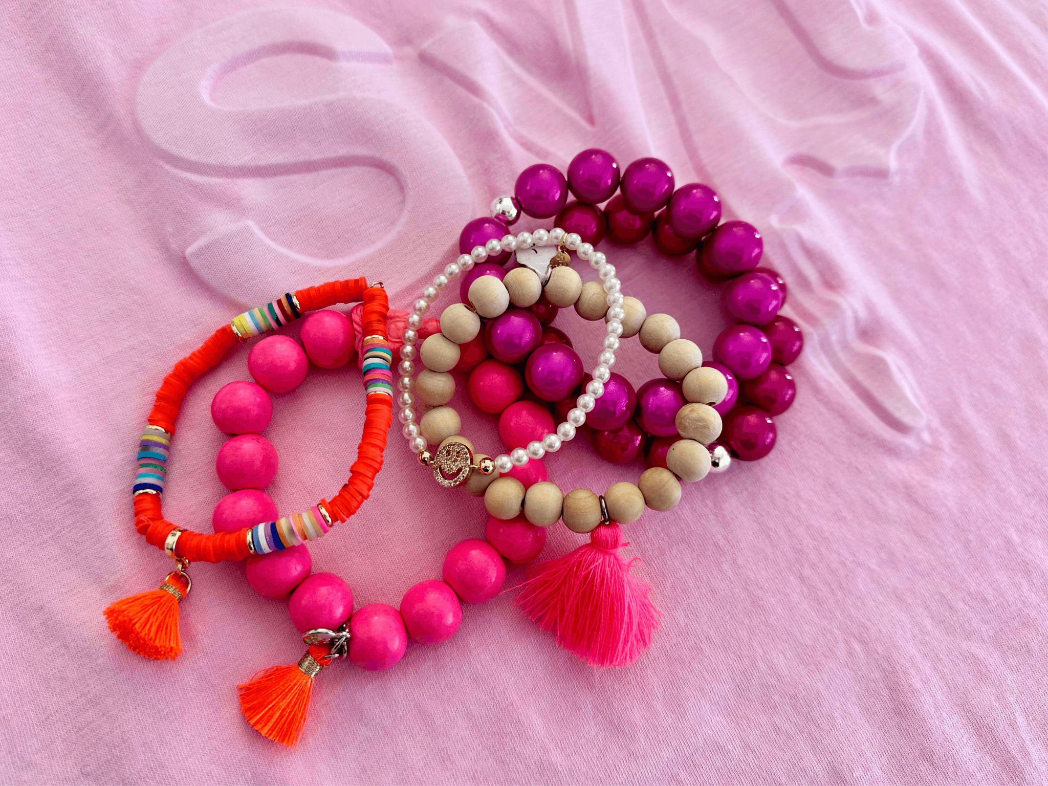 Armband in pink | Perlen Neon | Magic Pearls | Smiley Strass | Quaste | Ibiza - Roo's Gift Shop