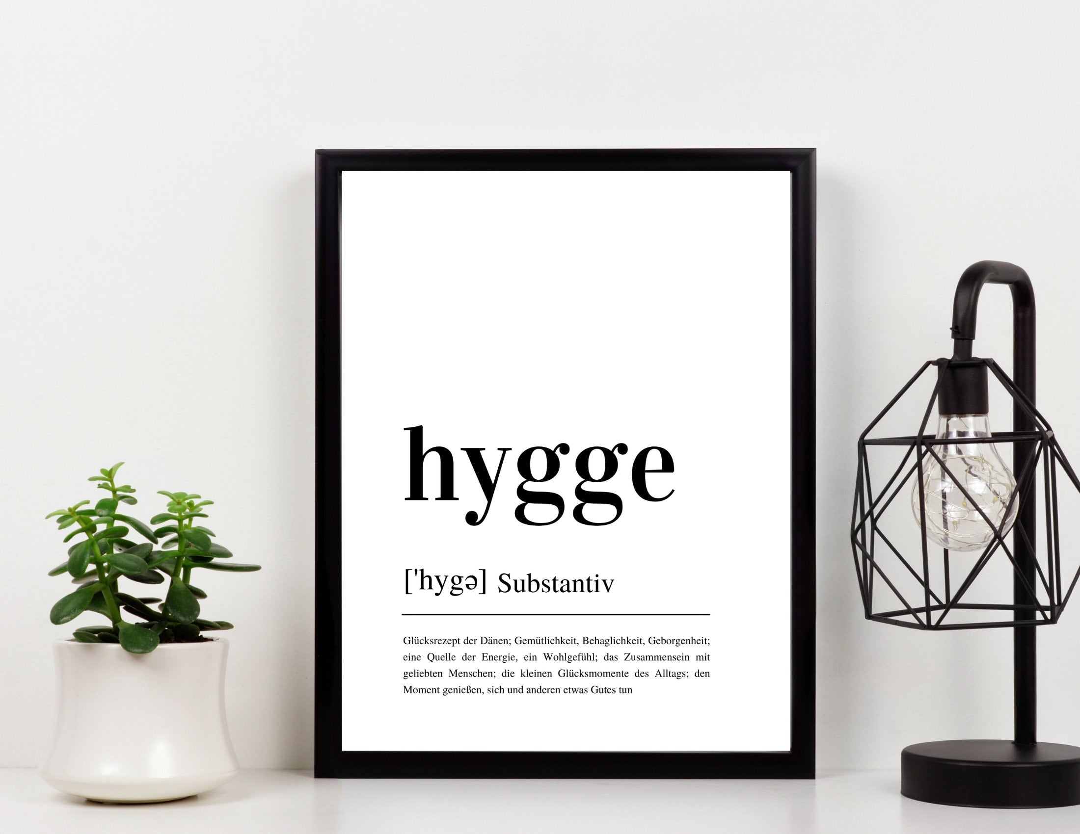 Design Poster | HYGGE | Definition | Digital Print | Typo Bild | gerahmter Kunstdruck | Duden Lautschrift | Gemütlichkeit | Happy | Rahmen