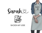 Schürze personalisiert | Backen mit Liebe | Backschürze mit Deinem Namen | One Size | weiß, grau, pink