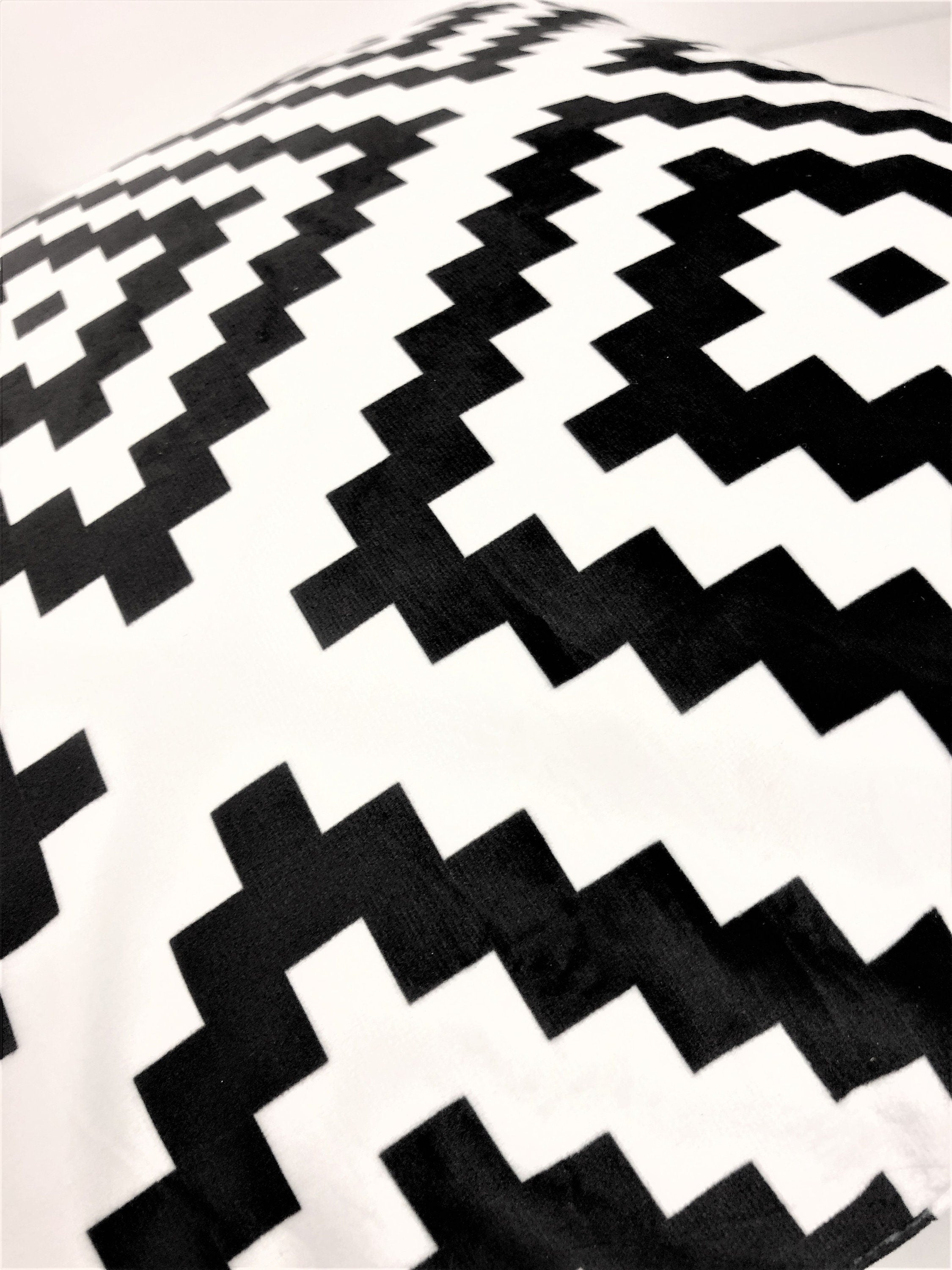 Kissen | Design Kissen in schwarz weiß | Scandi Boho Stil | Ethnomuster | Samt | inkl. Füllung