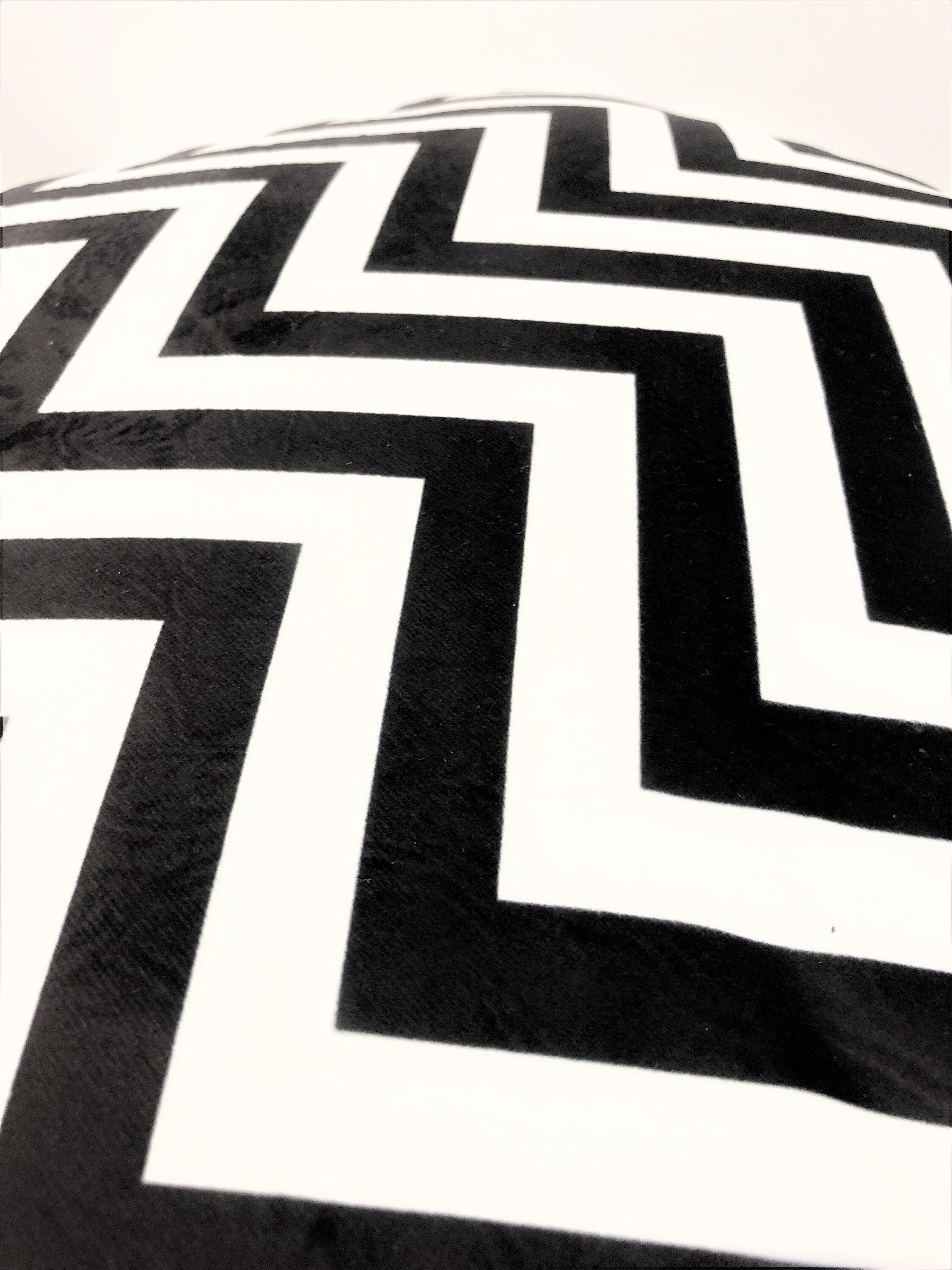 Kissen | Design Kissen in schwarz weiß | Scandi Boho Stil | Ethnomuster | Samt | inkl. Füllung