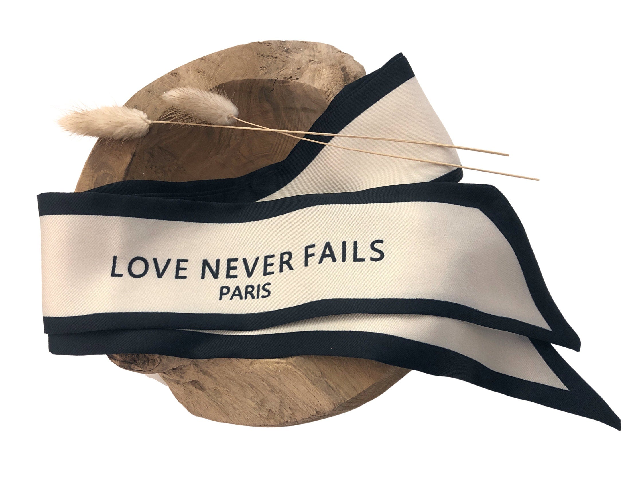 Twilly | Seidiger schmaler Schal | Haarband | Love Never Fails | für Handtasche, als Armband, Haarband, Krawatte, kleines Halstuch