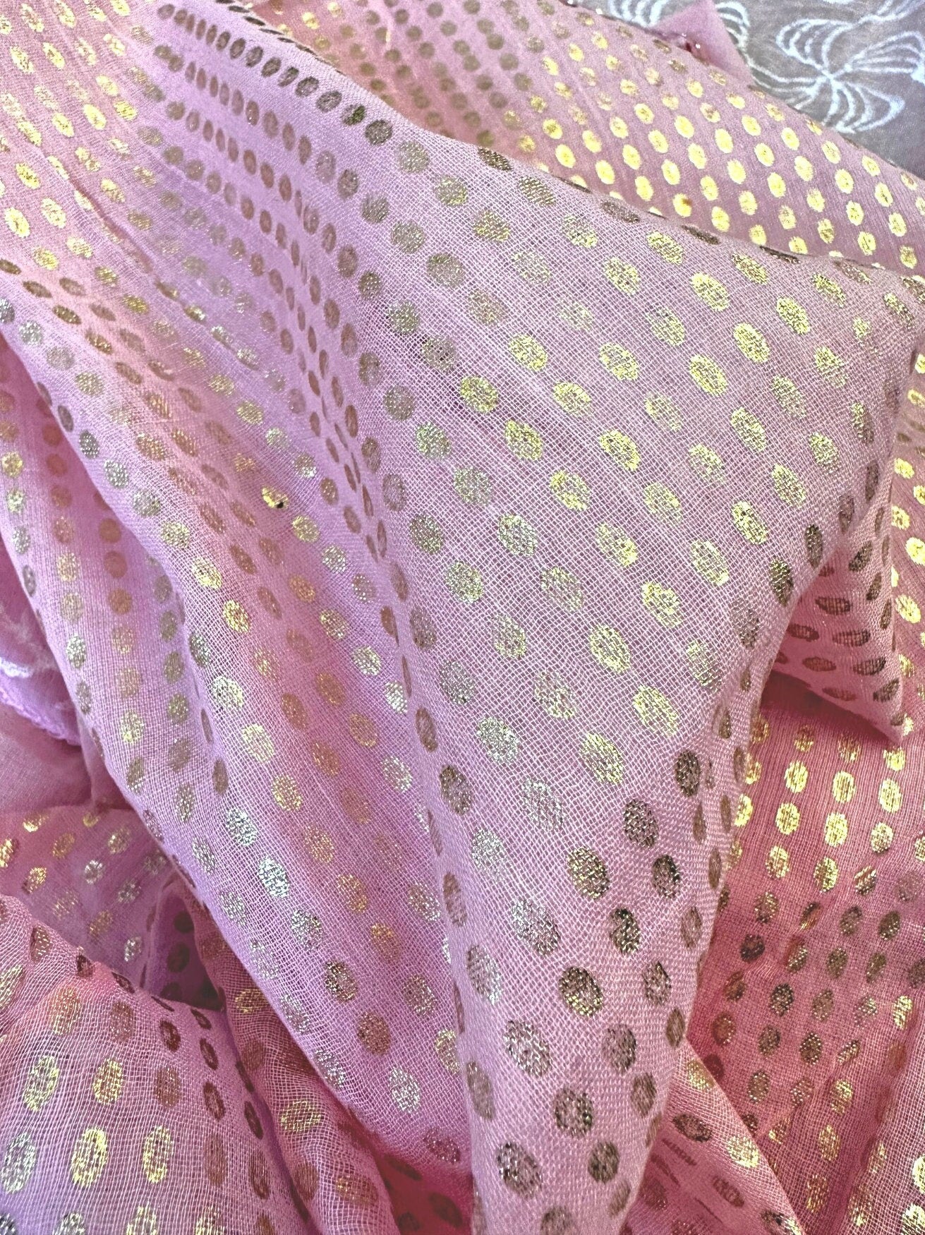 Rosa Tuch im Boho-Style | Leo | zartes Pink mit gold bedruckt | mit Quasten