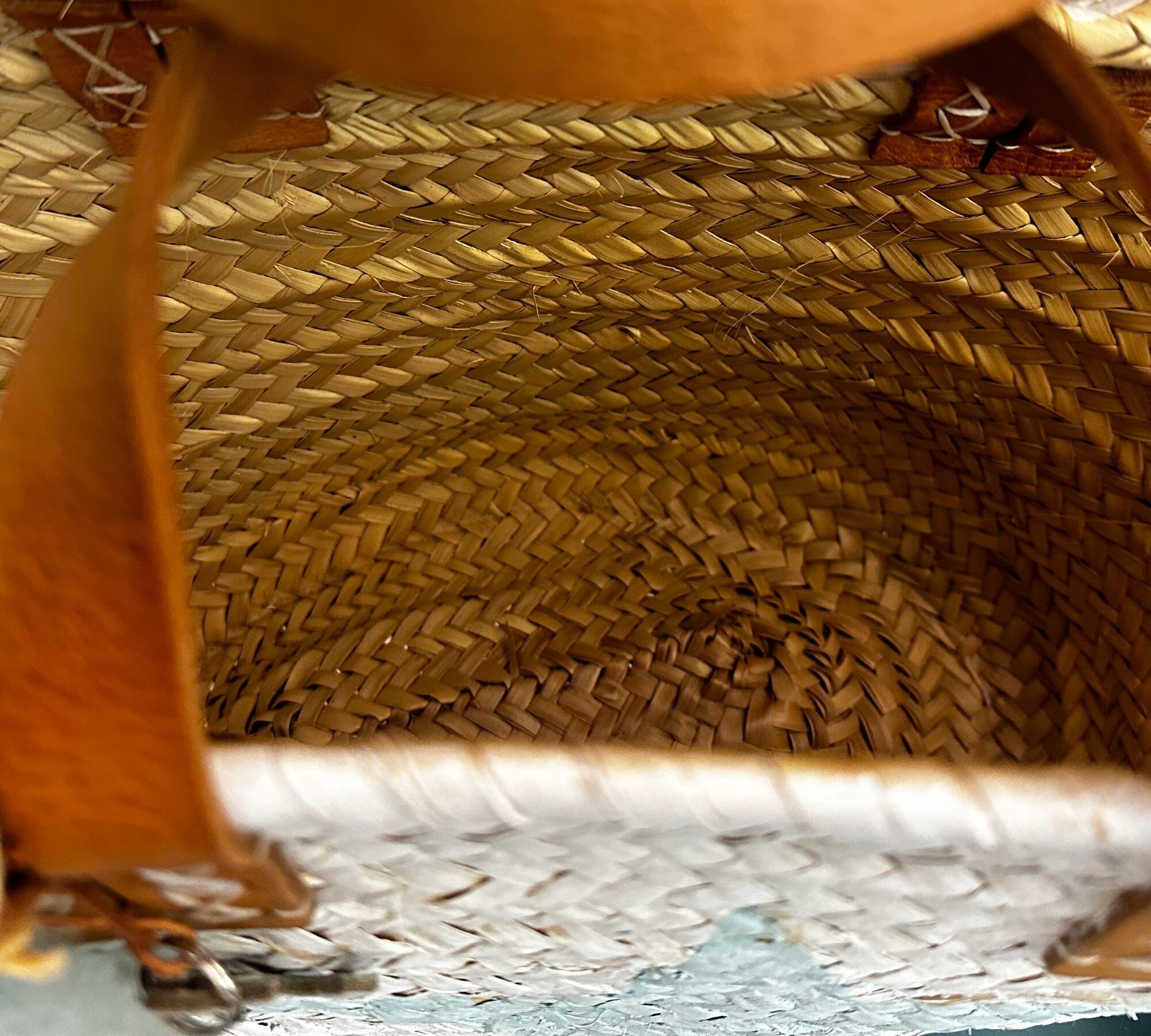 Weiße Basttasche | Strohtasche handbemalt | Stern türkis | Lederhenkel | Boho Strandtasche Hippie Look