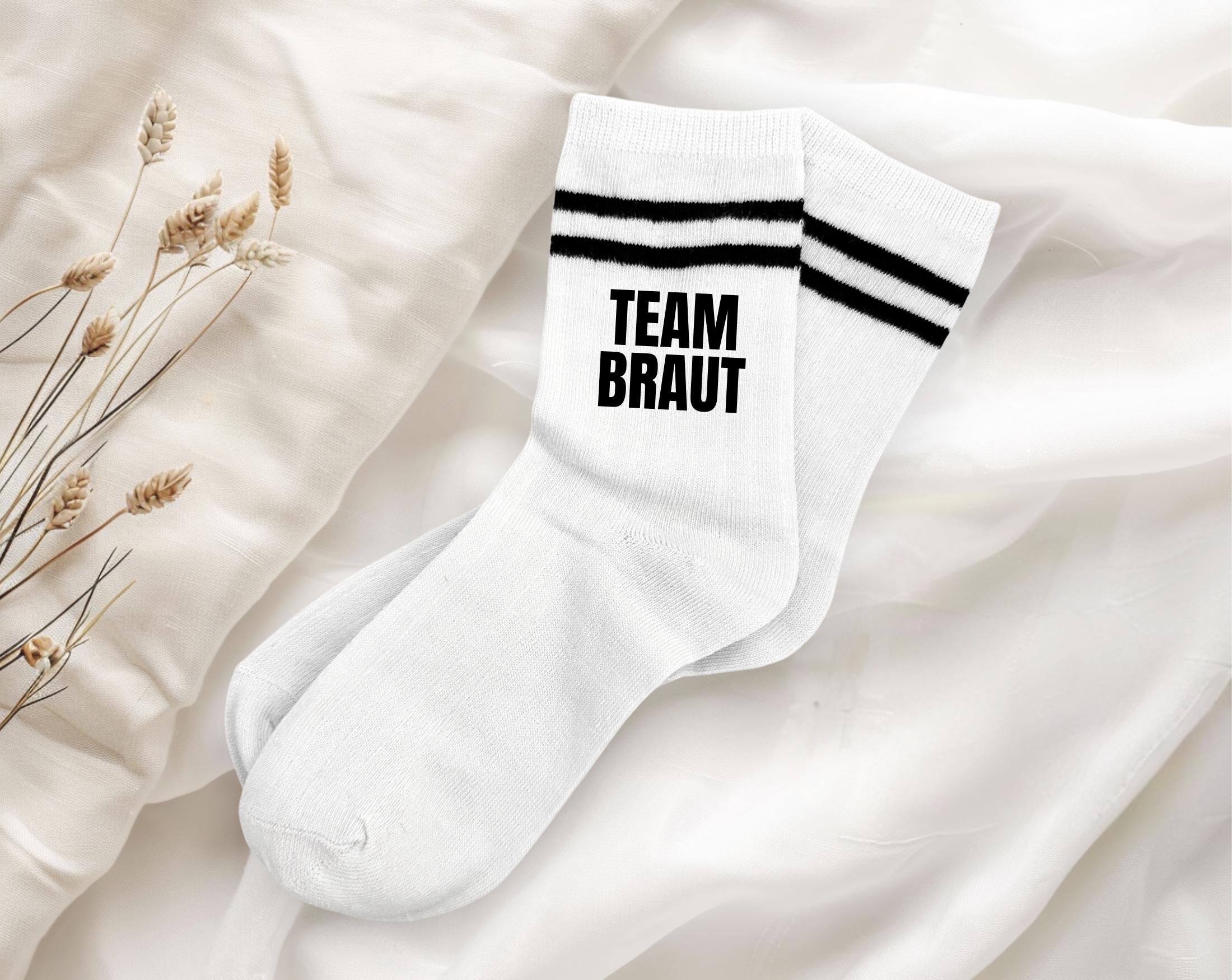 JGA Crew Socken | Team Braut | weiße Socken mit schwarzer Schrift