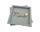 Mama | Schriftzug aus Holz | 3D-Karte Bild mit filigraner Holzschrift | rosa pink, grau | Muttertag