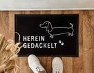 Fußmatte Hereingedackelt | Personalisierter Fußabtreter mit Namen und Dackelmotiv