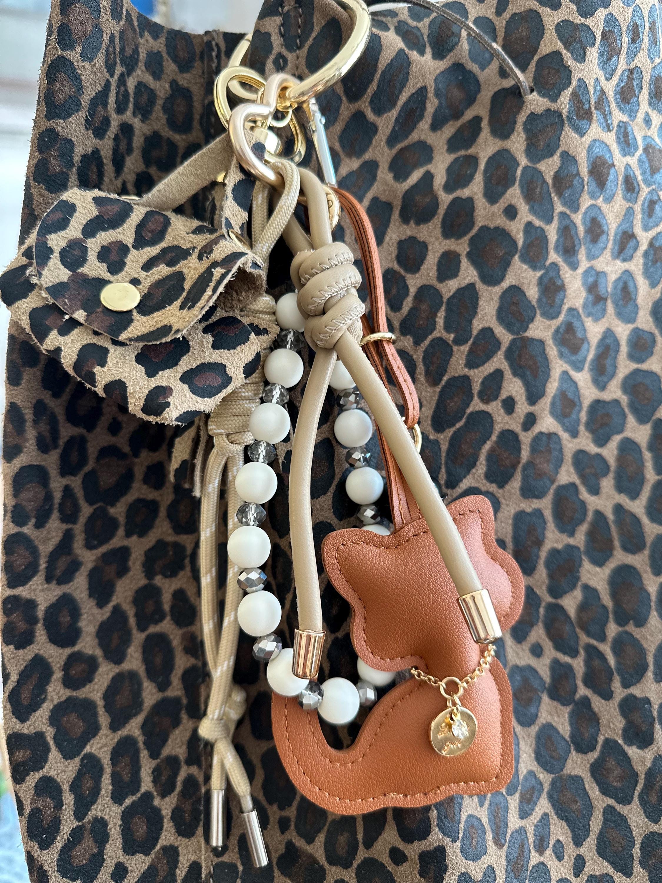 Leo Tasche aus Leder | Leopard | große Umhängetasche | Shopper Animal Print Leo Look | Anhänger Bag Charm Leotasche Katze