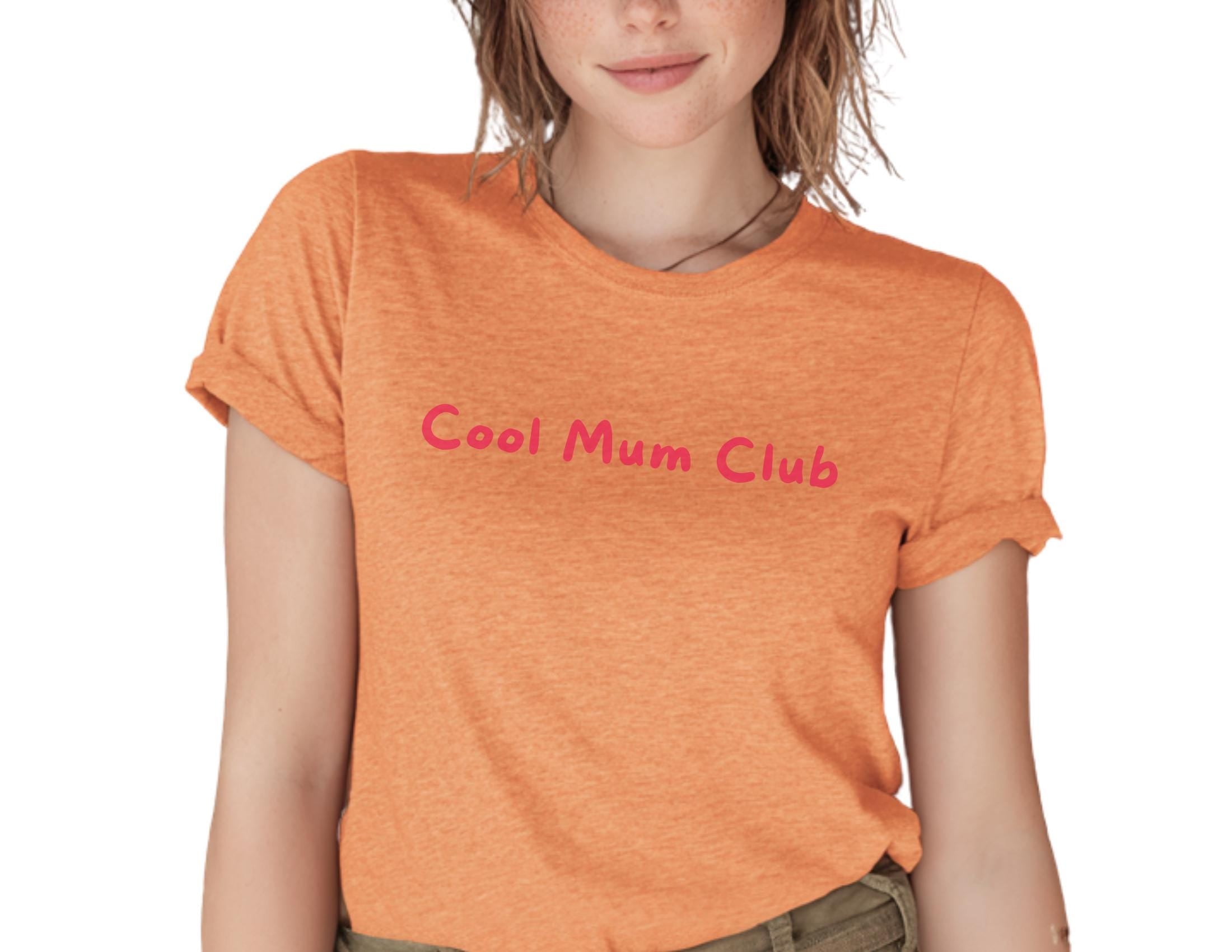 Cool Mum Club Shirt | Orange Dyed Wash T-Shirt | Schrift in pink | One Size | Geschenk für Mamas | Vintage Look