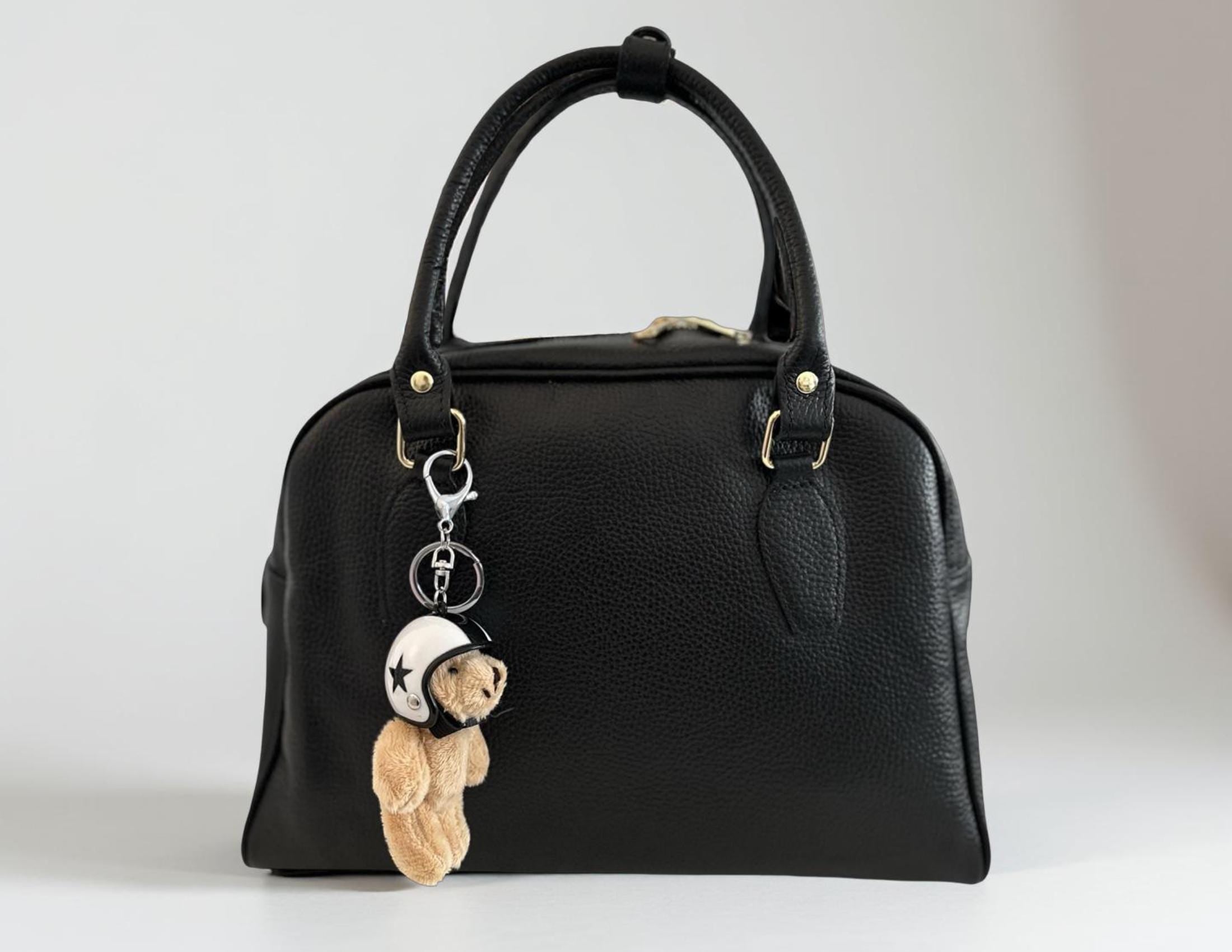 Bag Charm Teddy mit Helm | Anhänger für Tasche oder Schlüssel | Taschenschmuck Taschenanhänger | Bag Charm-Helm in weiß, rosa oder hellblau