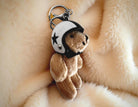 Bag Charm Teddy mit Helm | Anhänger für Tasche oder Schlüssel | Taschenschmuck Taschenanhänger | Bag Charm-Helm in weiß, rosa oder hellblau
