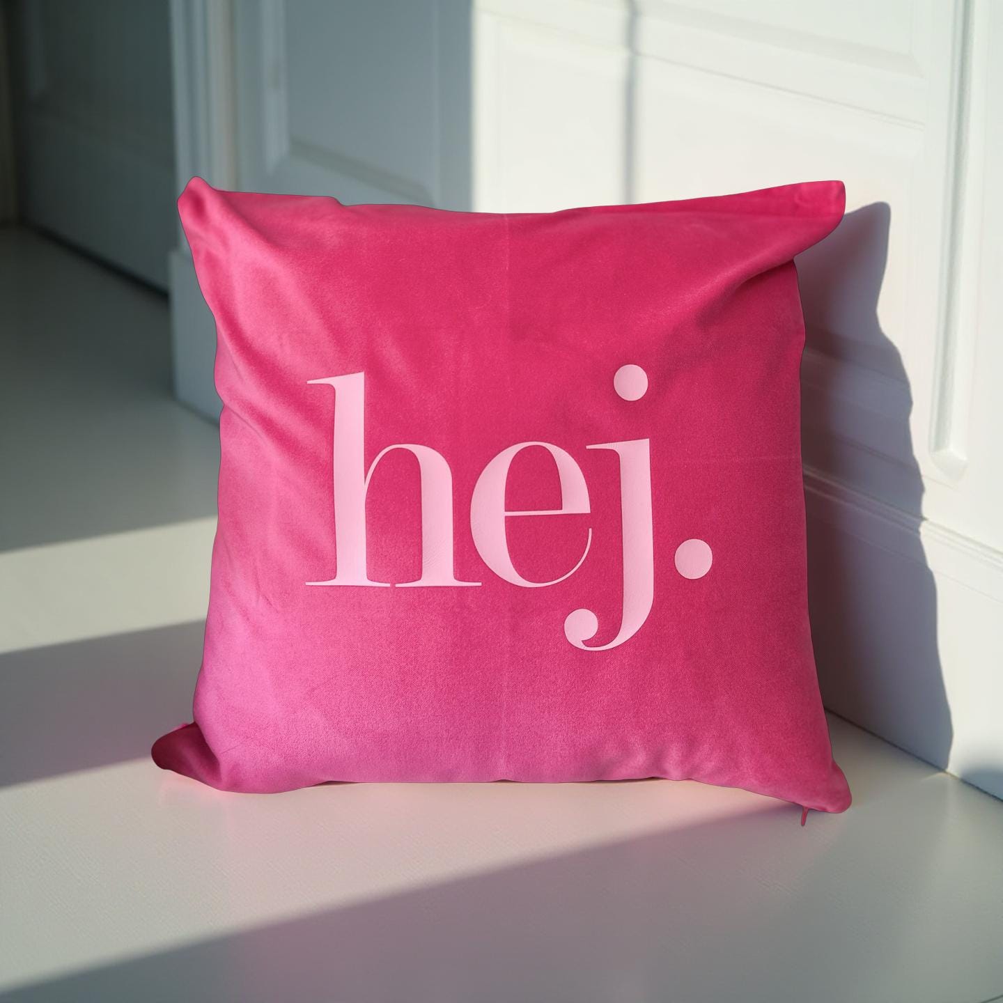 Kissen HEJ! | pinkes Samtkissen | Baumwolle Kissenbezug | 50 x 50 cm | Samt pink rosa