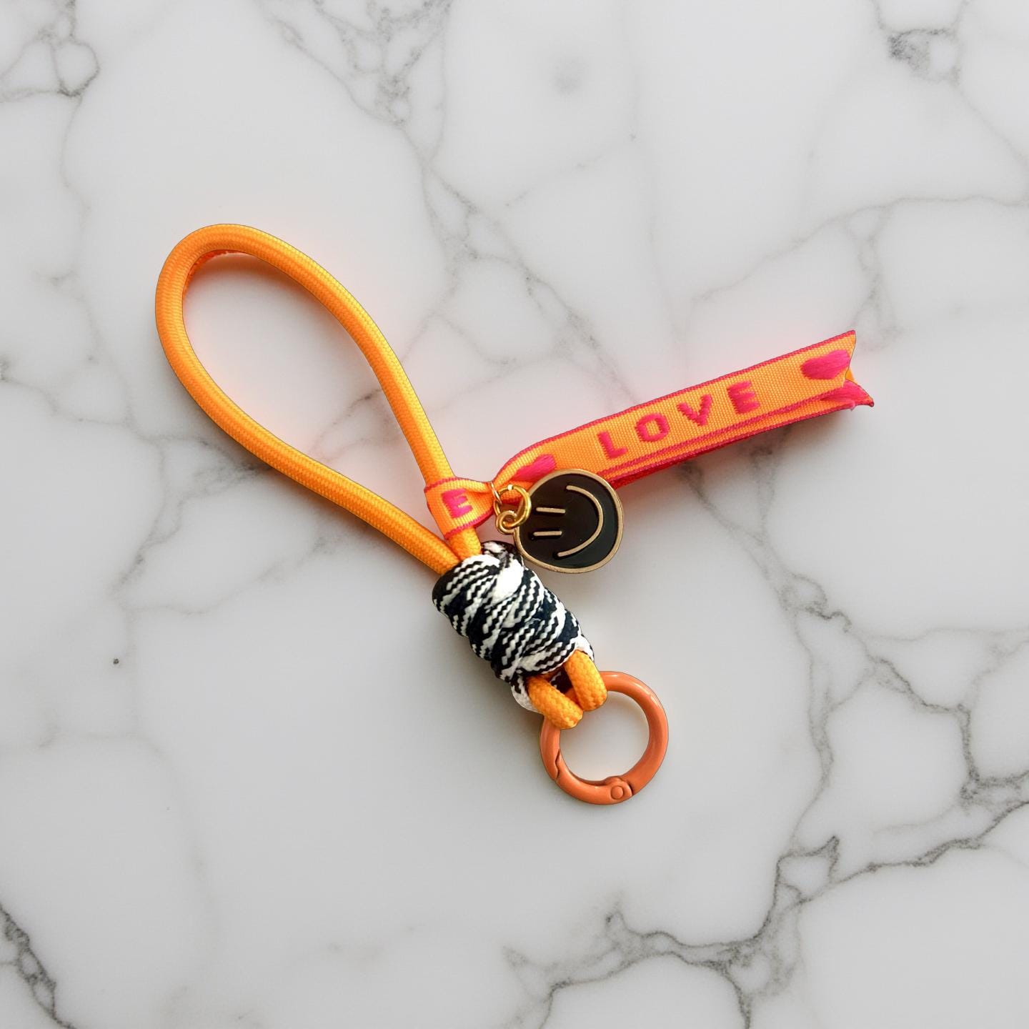 Handyketten in leuchtenden Neon Farben mit Anhänger & Adapter