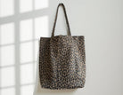 Leo Tasche aus Leder | Leopard | große Umhängetasche | Shopper Animal Print Leo Look | Anhänger Bag Charm Leotasche Katze