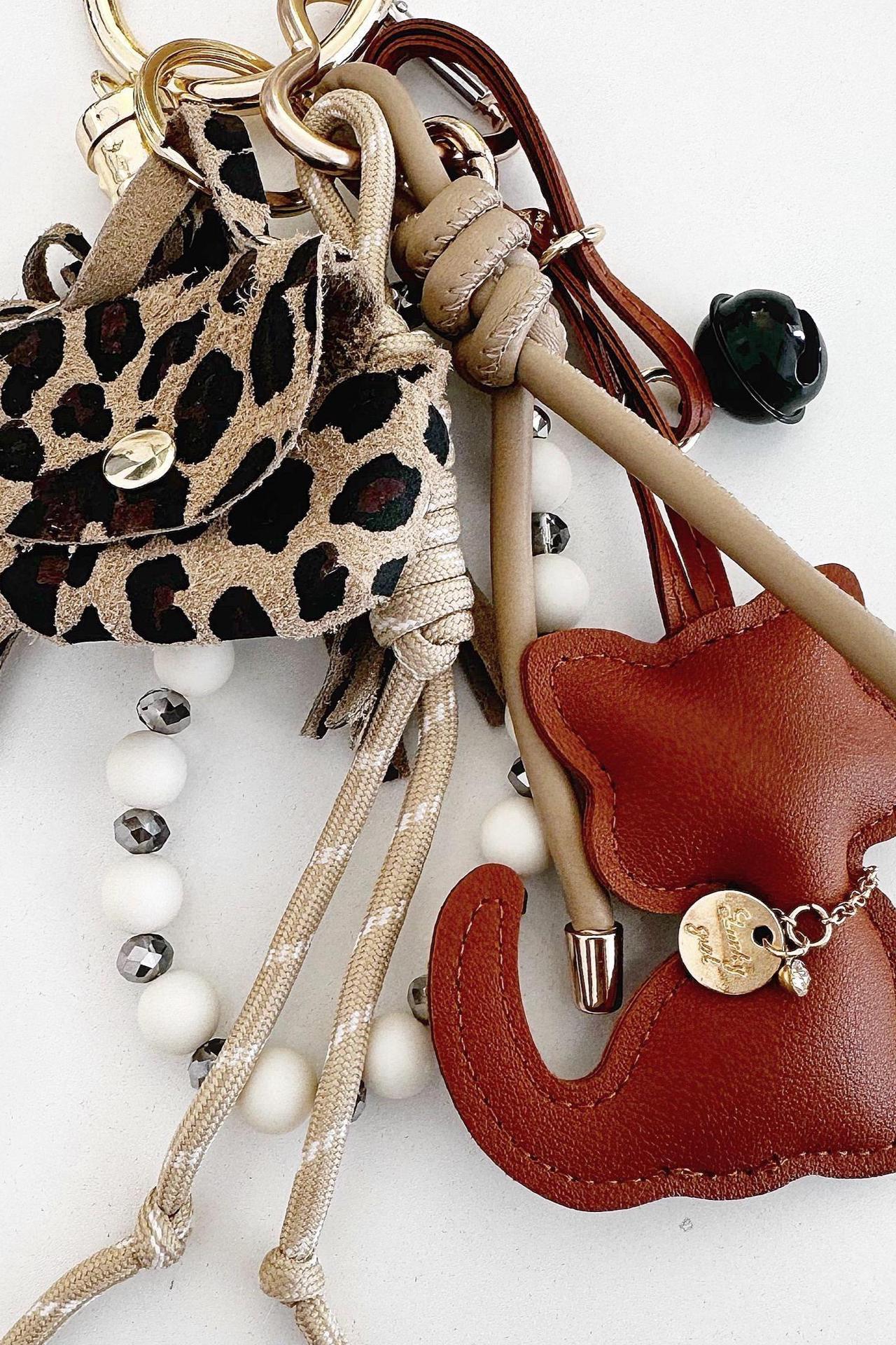 Leo Tasche aus Leder | Leopard | große Umhängetasche | Shopper Animal Print Leo Look | Anhänger Bag Charm Leotasche Katze