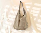 Hobo Tasche aus Veloursleder – taupe sand beige | Lässig, stylisch & praktisch