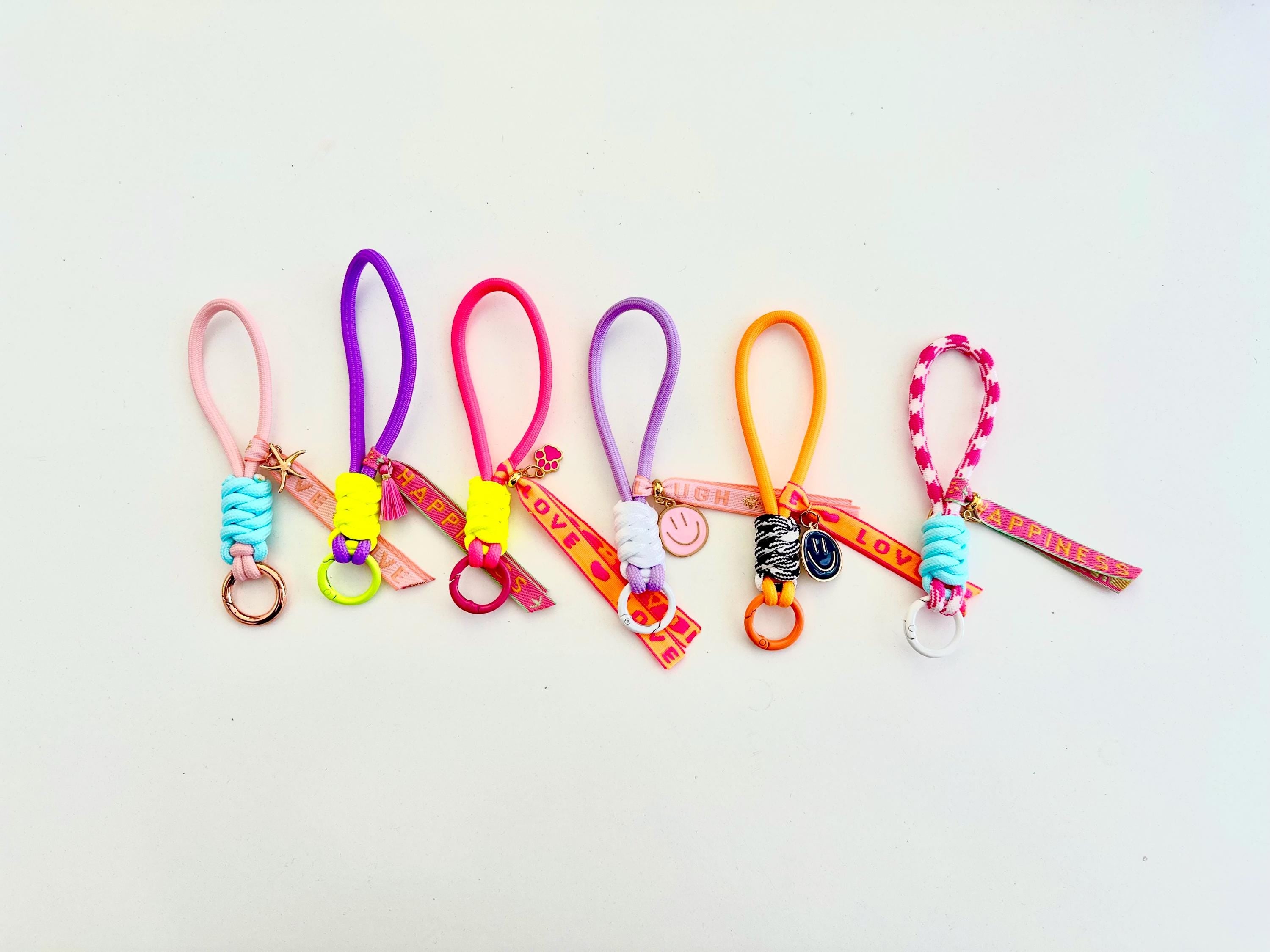 Handyketten in leuchtenden Neon Farben mit Anhänger & Adapter