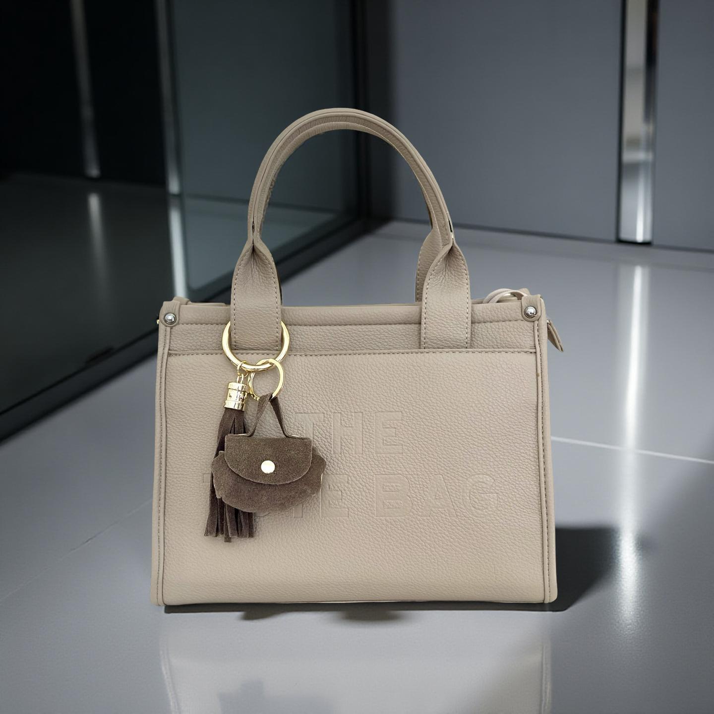 Brauner Anhänger aus Leder mit goldenem Karabiner | kleine Tasche und Quaste | Taschenschmuck Taschenanhänger | Bag Charm braun mit gold