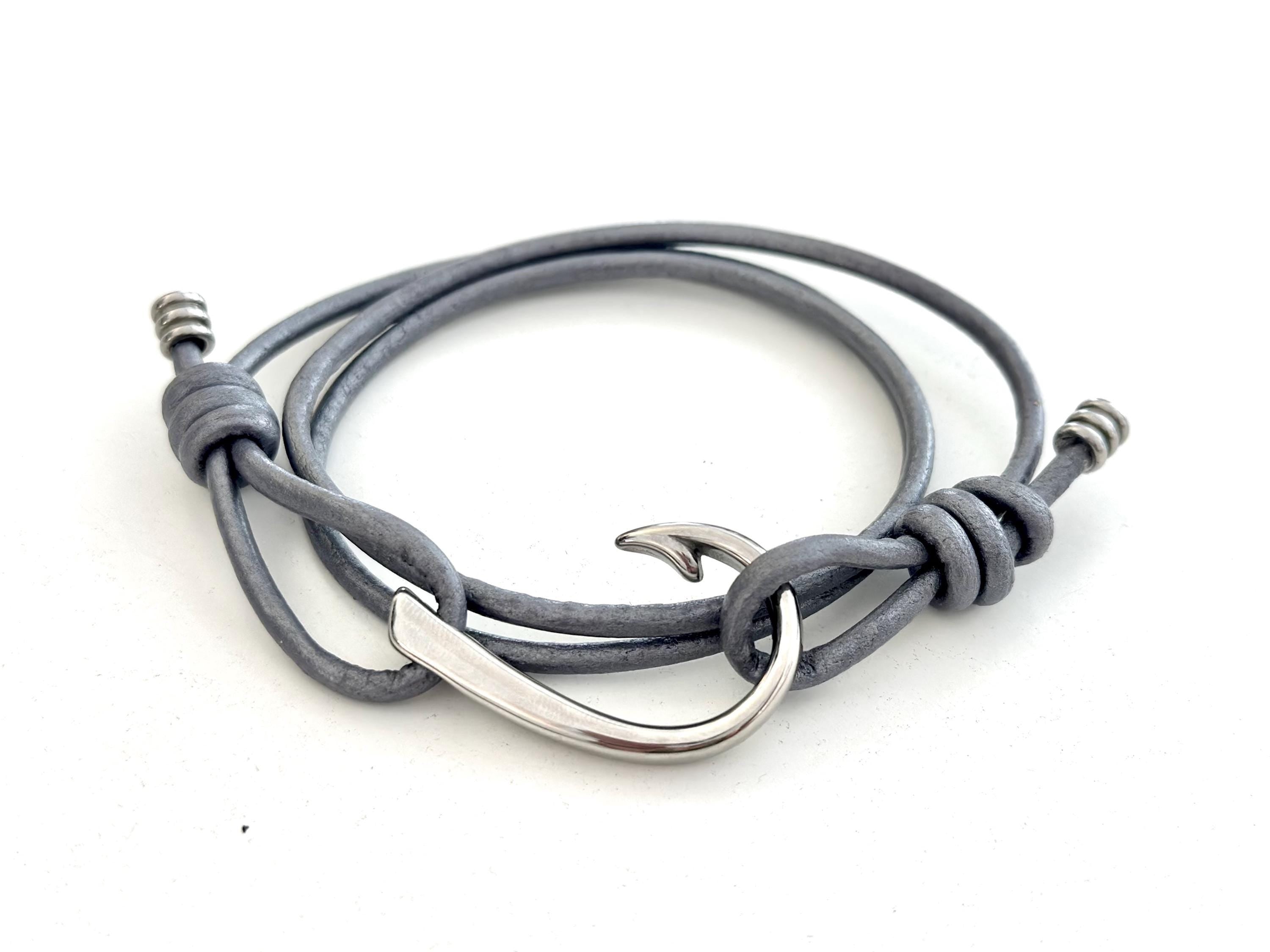 Graues Wickelarmband aus Leder | Angelhaken | für Männer | Lederband Edelstahl | Männerschmuck | Geschenk Armband für Mann