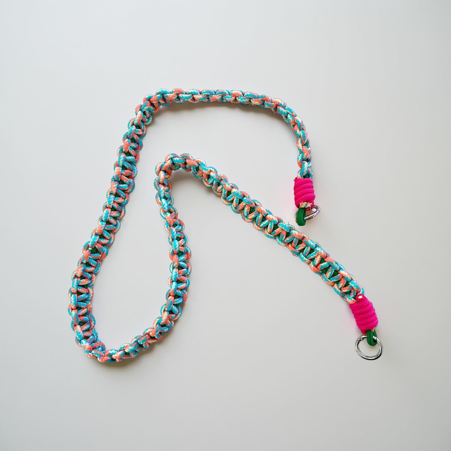 Handykette | dicker Handygurt aus Seil Maktramee geknüpft | als Handyband oder Taschengurt - in leuchtendem Neon Pink mit Türkis und Orange