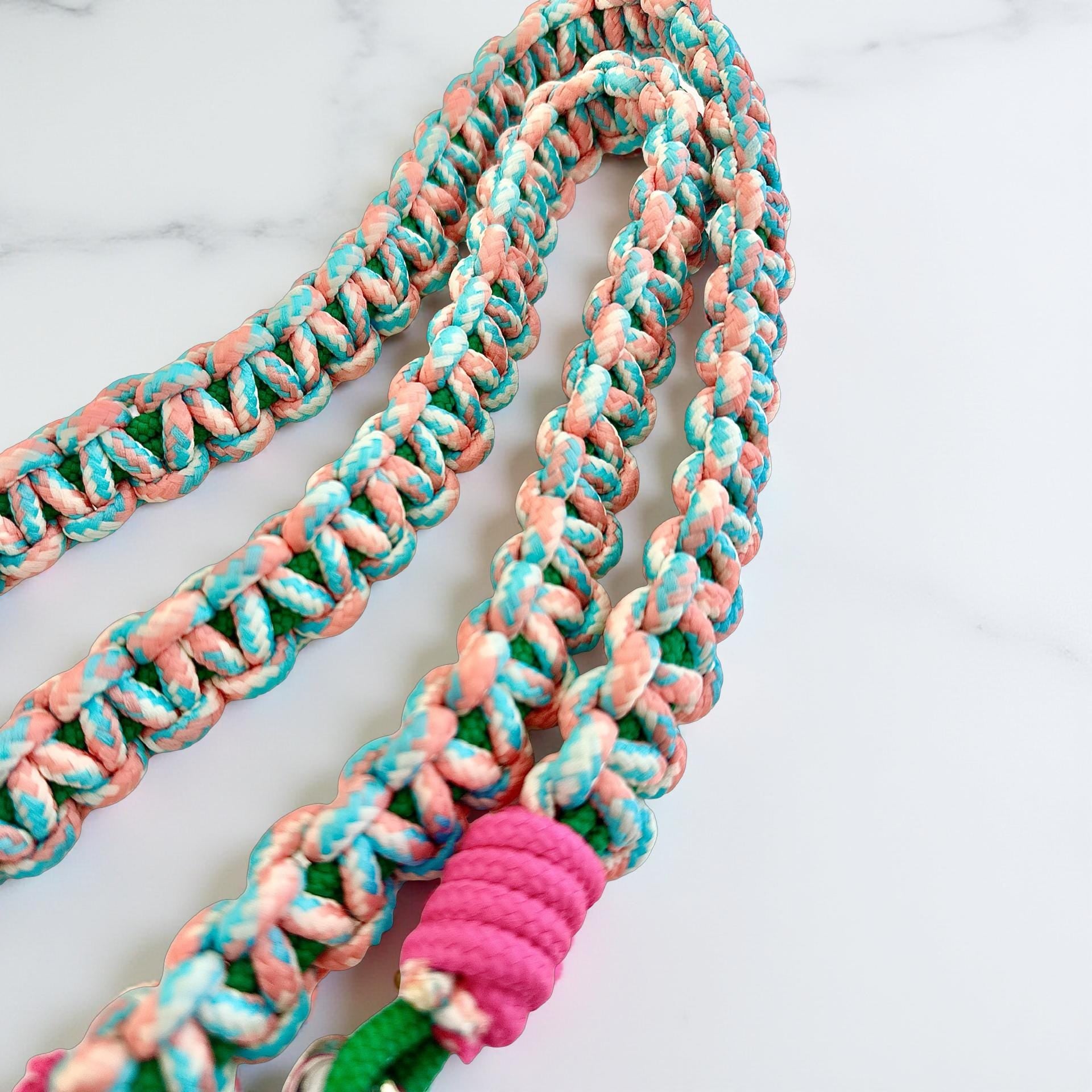 Handykette | dicker Handygurt aus Seil Maktramee geknüpft | als Handyband oder Taschengurt - in leuchtendem Neon Pink mit Türkis und Orange