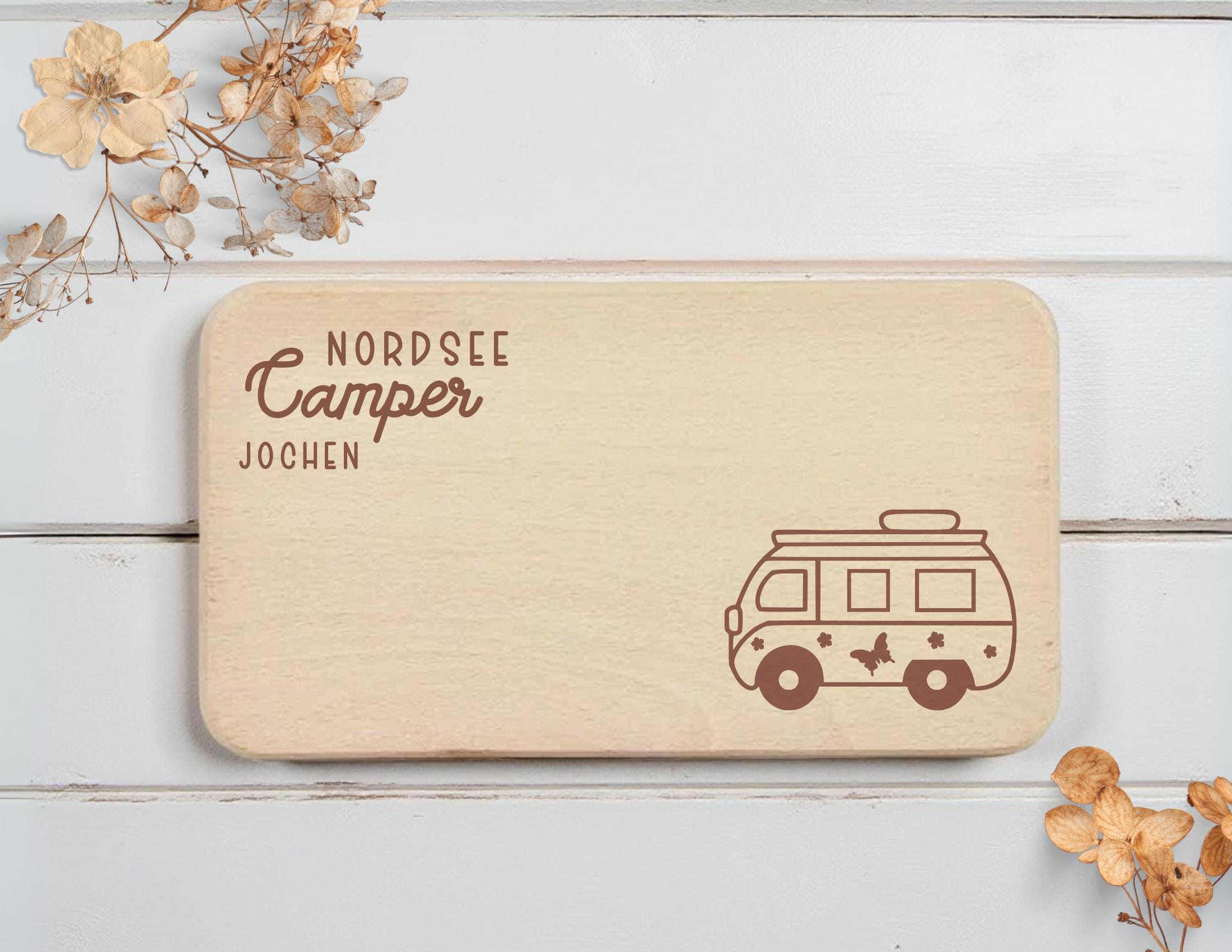 Personalisiertes Frühstücksbrettchen für Camper | Lasergravur | Buchenholz | Geschenkidee Camping mit Namen