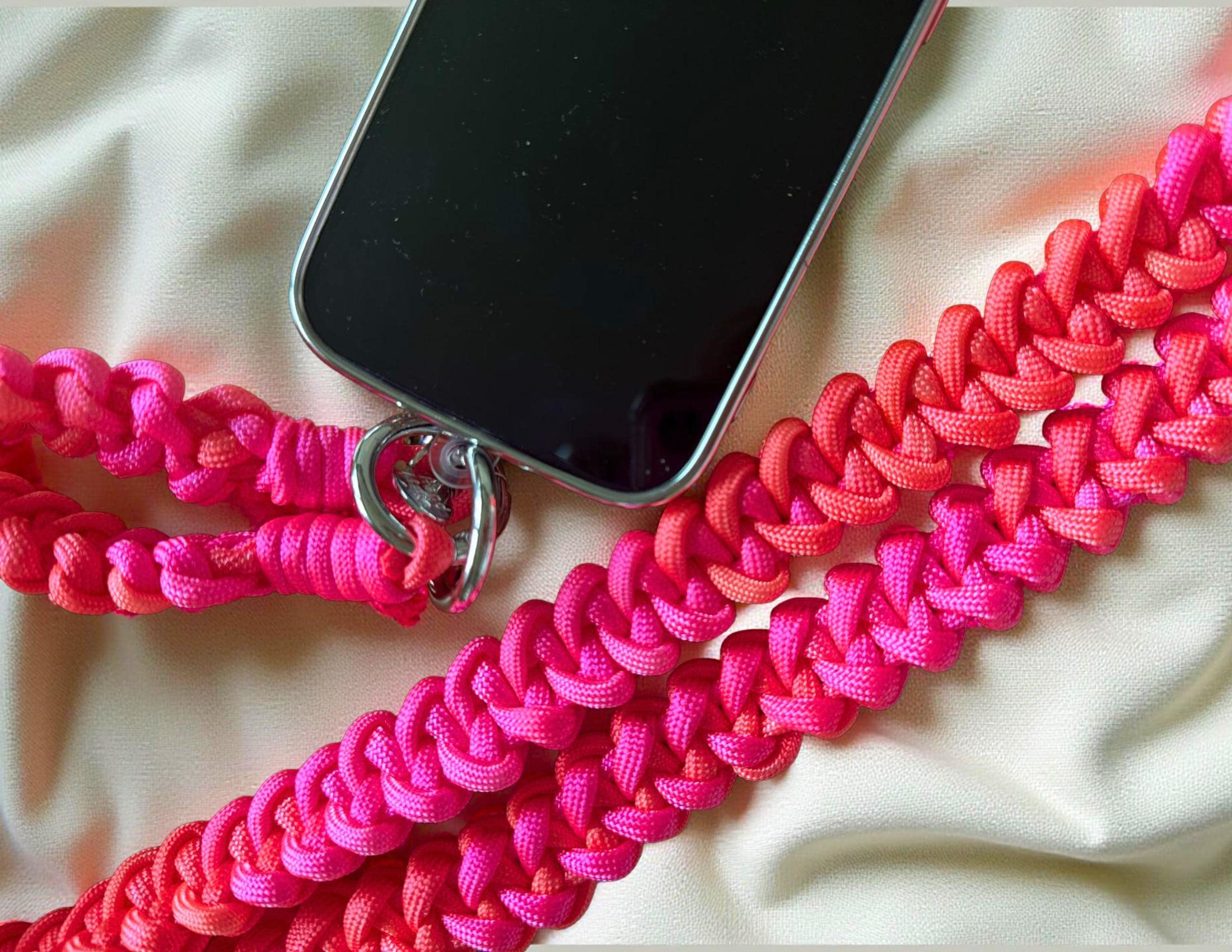 Handyschnur geknüpft Makramee | pink orange | Band für Mobiltelefone inkl. Adapter | Taschengurt | changierender leuchtender Farbverlauf