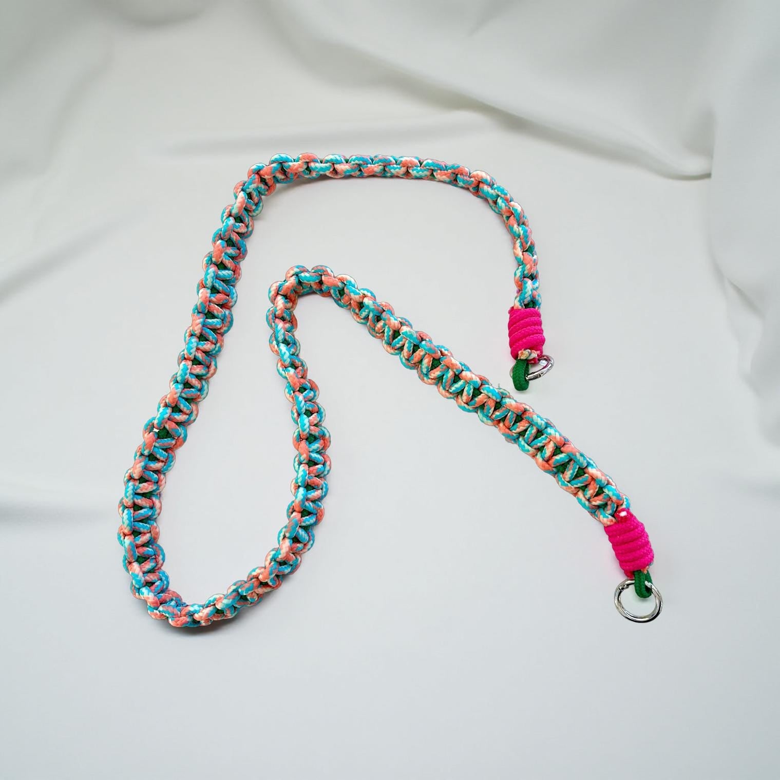 Handykette | dicker Handygurt aus Seil Maktramee geknüpft | als Handyband oder Taschengurt - in leuchtendem Neon Pink mit Türkis und Orange