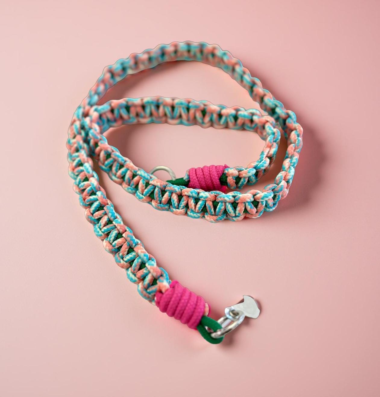 Handykette | dicker Handygurt aus Seil Maktramee geknüpft | als Handyband oder Taschengurt - in leuchtendem Neon Pink mit Türkis und Orange