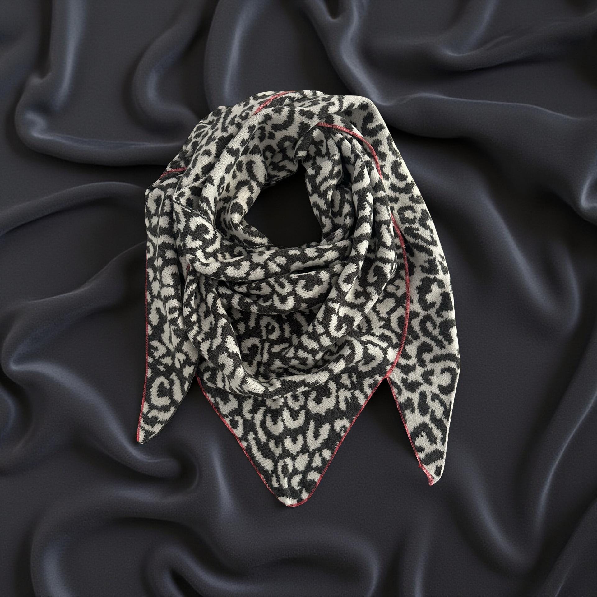 Leo Schal | Dreieckstuch grau mit weiß im Leomuster | 180 x 120 cm | Strick Viscose