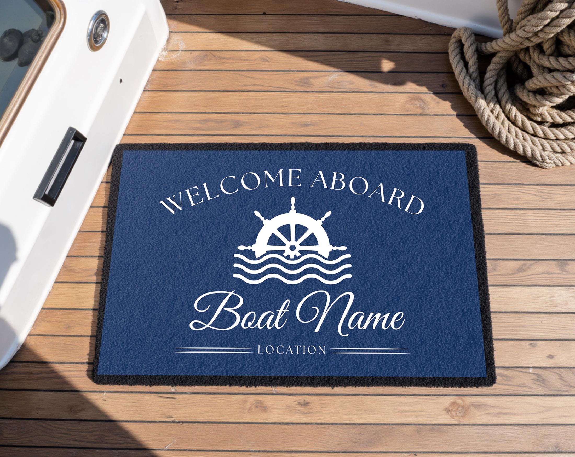 Fußmatte Boot Yacht Schiff | Personalisierter Fußabtreter mit Bootsnamen und Jahreszahl in blau weiß, Rand schwarz