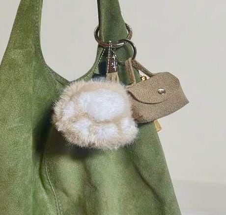 Plüsch Pfote | Anhänger für Tasche oder Schlüssel | Taschenschmuck Taschenanhänger | Bag Charm | grau, rosa oder beige