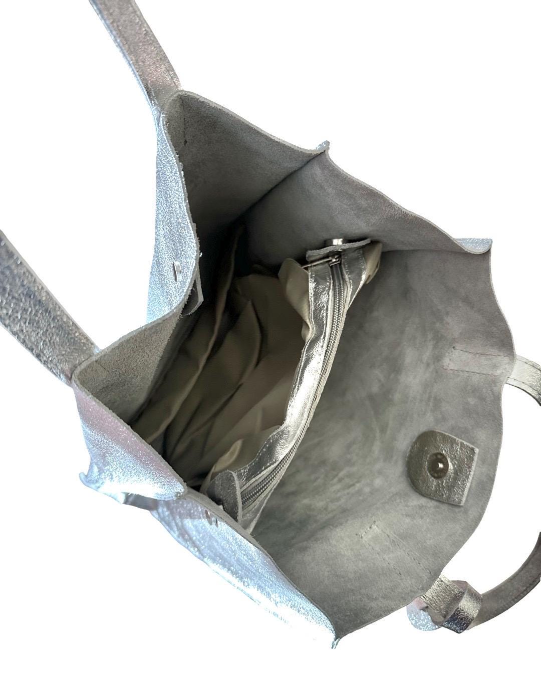 Silberne Tasche aus Leder | edel und lässig, stylisch & praktisch