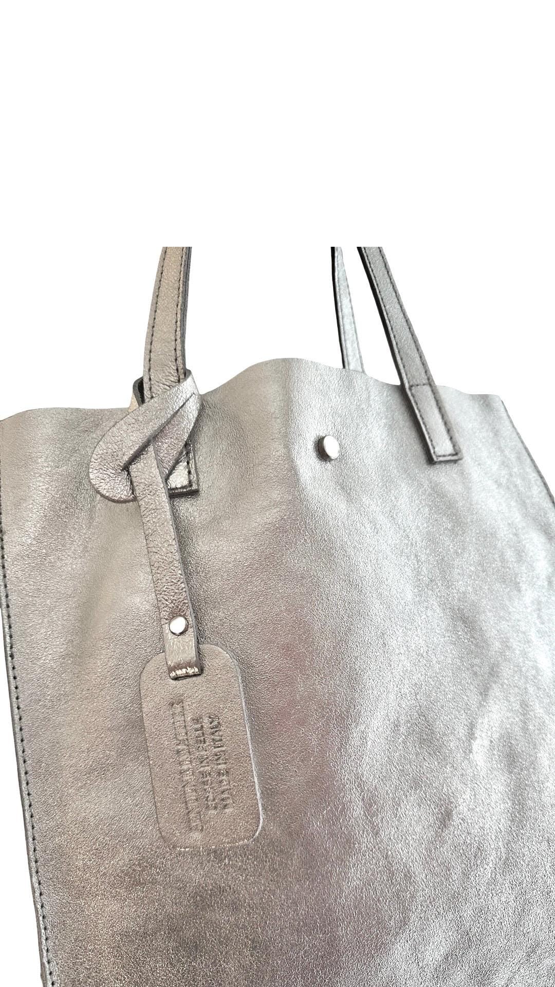 Silberne Tasche aus Leder | edel und lässig, stylisch & praktisch