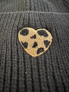 Strick Mütze | mit gesticktem Leo Herz | Leoherz | schwarz, grau, hellgrau, taupe