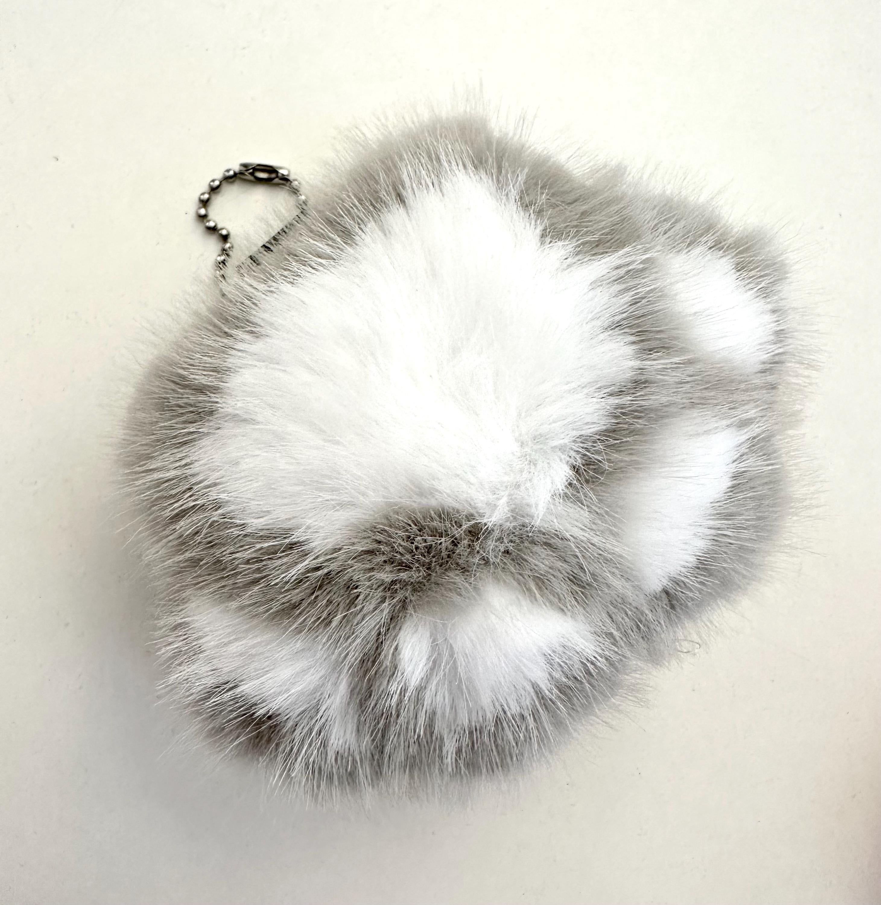 Plüsch Pfote | Anhänger für Tasche oder Schlüssel | Taschenschmuck Taschenanhänger | Bag Charm | grau, rosa oder beige