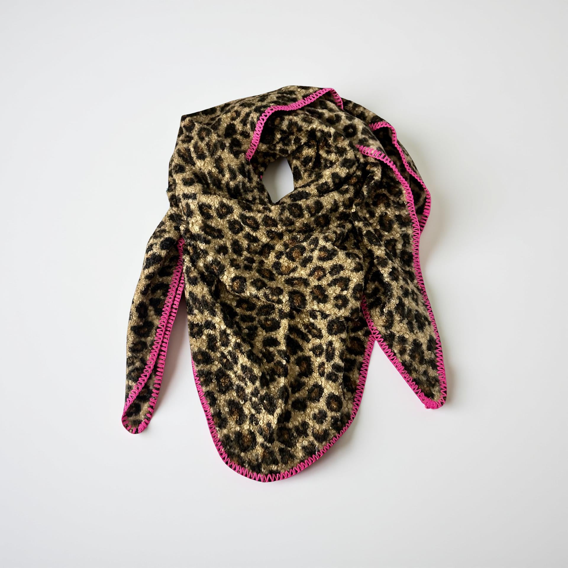 Leo Schal | Dreieckstuch im Leomuster | pinke Kante | 180 x 120 cm | Bouclé Viscose | in braun oder grau