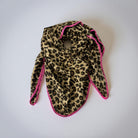 Leo Schal | Dreieckstuch im Leomuster | pinke Kante | 180 x 120 cm | Bouclé Viscose | in braun oder grau