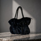 Schwarze Tasche aus Fell | Umhängetasche | Crossbody Bag | Fake Fur | kuscheliges Pelzimitat | Handtasche schwarz