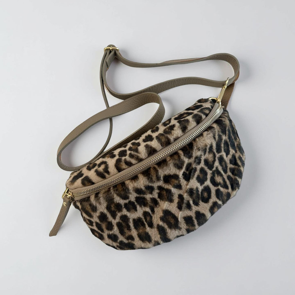Leo Tasche aus Fell | Leopard | Umhängetasche | Crossbody Bag | Animal Print Leo Look | Fake Fur